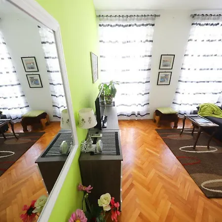 Mara Apartment *